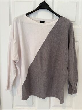 Aaeda Asymmetrical Diagonal Sweater - White & Gray